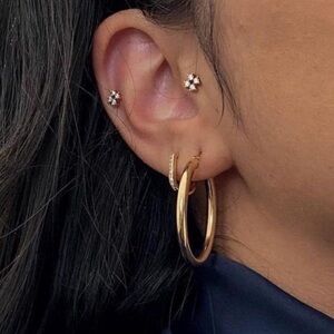 Mejuri 14k solid gold Medium Tube Hoops